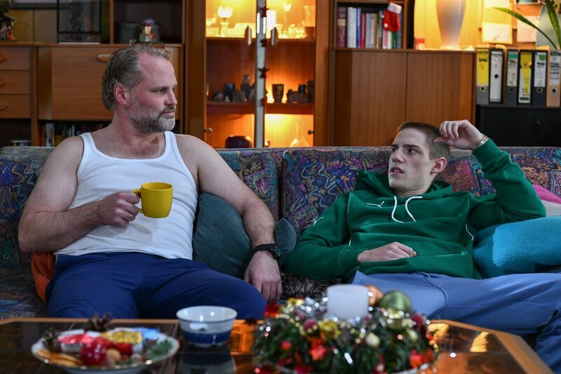 (v.l.n.r.) Mike Neumann (Mirco Reseg); Basti Neumann (Lennart Borchert) – Bild: SAT.1 /​ Oliver Ziebe