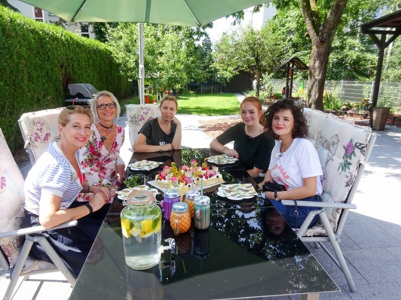 V.l.: Regina, Sonja, Ivana, Ann-Sophie und Vjollca – Bild: MG RTL D /​ Constantin Ent.