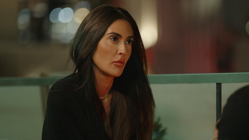 Elise Benson listens intently during last dinner. – Bild: TLC (DEUT)