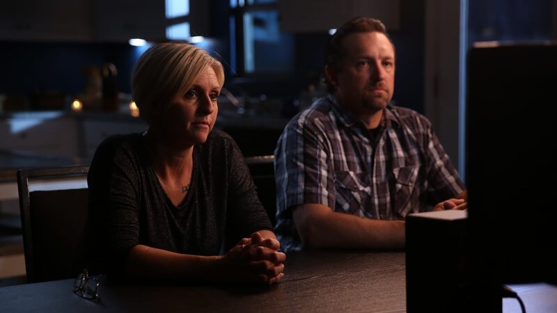 Client Sherri (left) and her husband Matt (right) listen during the reveal for the investigation in Coolidge, AZ as seen on Travel Channel’s The Dead Files. – Bild: TLC (DEUT)