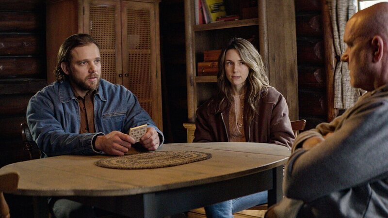 Max Thieriot als Bode Leone und Alona Tal als Chloe. – Bild: HIGHEST QUALITY SCREENGRAB AVAILABLE /​ Paramount/​CBS /​ CBS Broadcasting Inc.