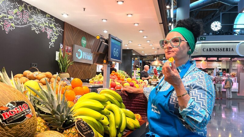 Graciela Cucchiara in Barcelona, Spanien. – Bild: RTL /​ Endemol Shine /​ Florian Schuchmann /​ Tim Mälzer vs. Graciela Cucchiara