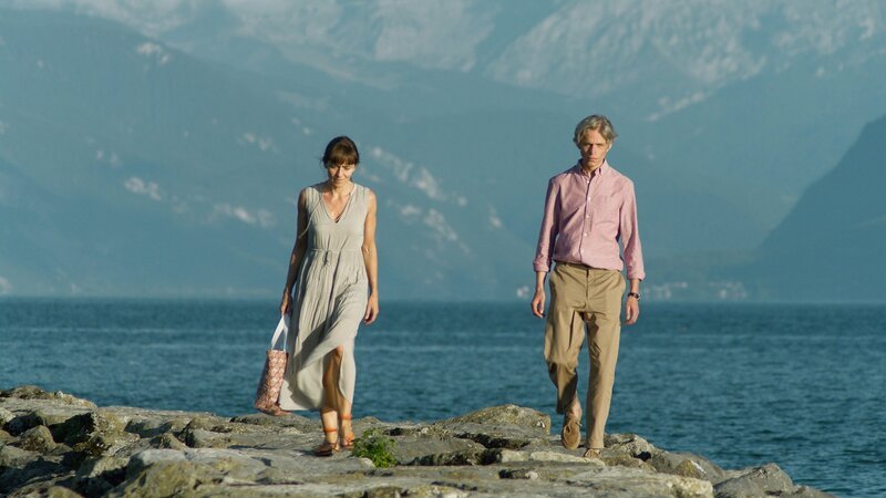 Ein schmerzlicher Abschied: Camille Figuereo als Nicole, Felipe Castro als Julien – Bild: SRG SSR/​Akka Films/​RTS