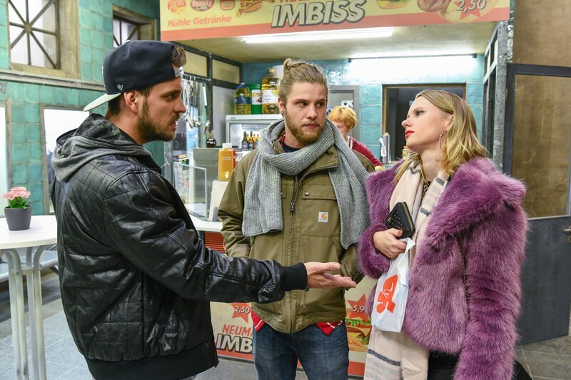 (v.l.n.r.) Rocko (Marc Barthel); Henning (Martin Augustin Schneider); Anja (Franziska Breite) – Bild: SAT.1 /​ Oliver Ziebe