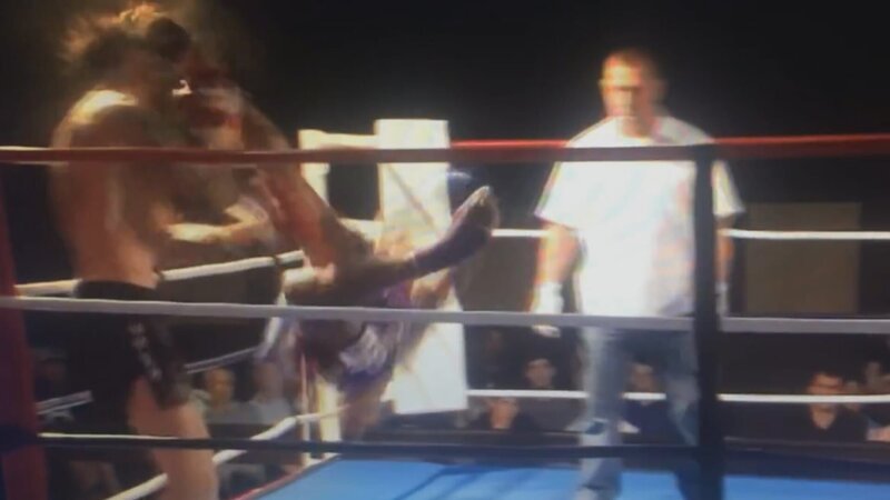 A kickboxer knocks out an opponent with a spin kick. – Bild: The National Geographic Channel /​ Jukin