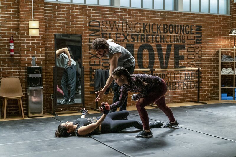 (v.l.n.r.) Mel Vera (Melonie Diaz); Jordan (Jordan Donica); Maggie Vera (Sarah Jeffery) – Bild: The CW Network, LLC.