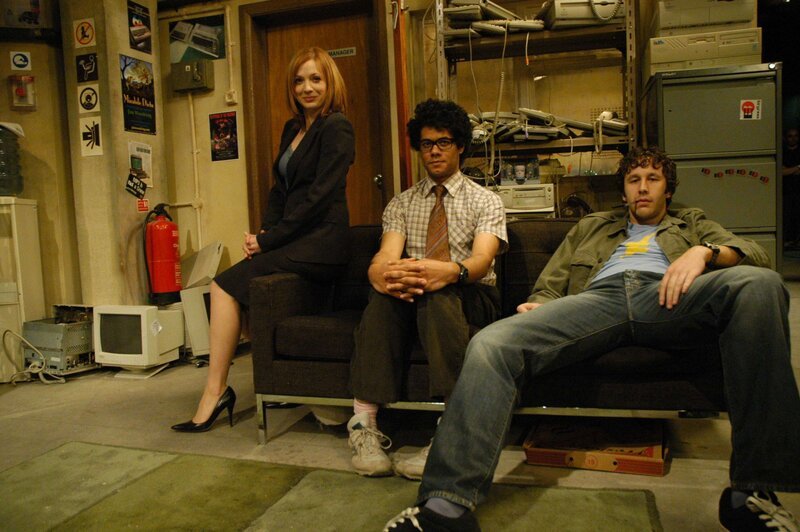 Maurice Moss (Richard Ayoade, m), Roy (Chris O’Dowd, r) und Jen Barber (Katherine Parkinson) – Bild: ProSieben Fun