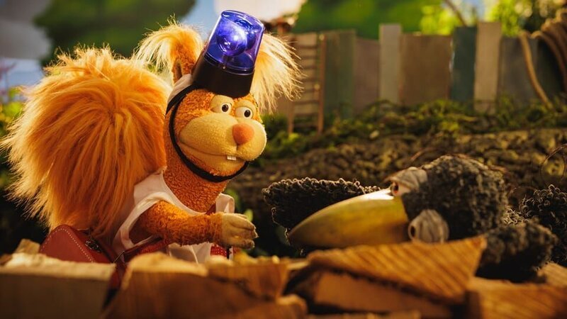 Rudi (Lennart Morgenstern) kann sich auf Notärztin Dr. Ella (Anna Menzel) verlassen. Bei Schmerzweh ist sie immer und für alle zur Stelle. – Bild: ZDF und Andrea Hansen