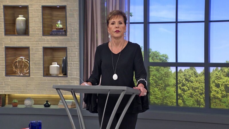 Joyce Meyer bei der Predigt – Bild: Bibel TV