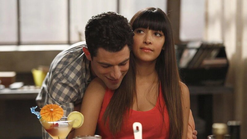 Schmidt (Max Greenfield), Cece (Hannah Simone) – Bild: The Movie Database