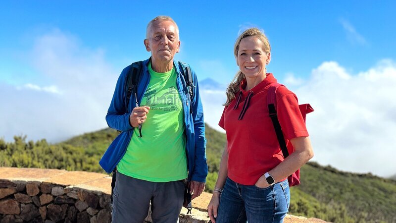 Tamina Kallert und der Wanderführer Chris Eihusen erkunden gemeinsam den Nationalpark Garajonay auf La Gomera. – Bild: 3sat