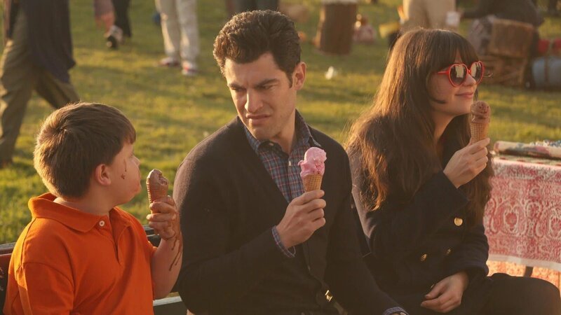 Schmidt (Max Greenfield, m.), Jess (Zooey Deschanel, r.) – Bild: The Movie Database