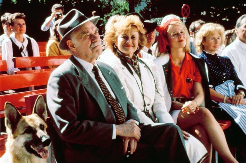 Heinrich Sattmann (Ferdinand Dux), Helga Sattmann (Brigitte Grothum, 2.v.l.), Sabine Sattmann (Sabine Kruso) – Bild: ORF III