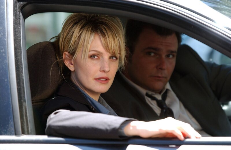 Im Laufe ihrer Ermittlungen stoßen Lilly (Kathryn Morris, l.) und Ronnie Vera (Jeremy Ratchford, r.) auf einen neuen Verdächtigen. – Bild: Warner Bros. Television