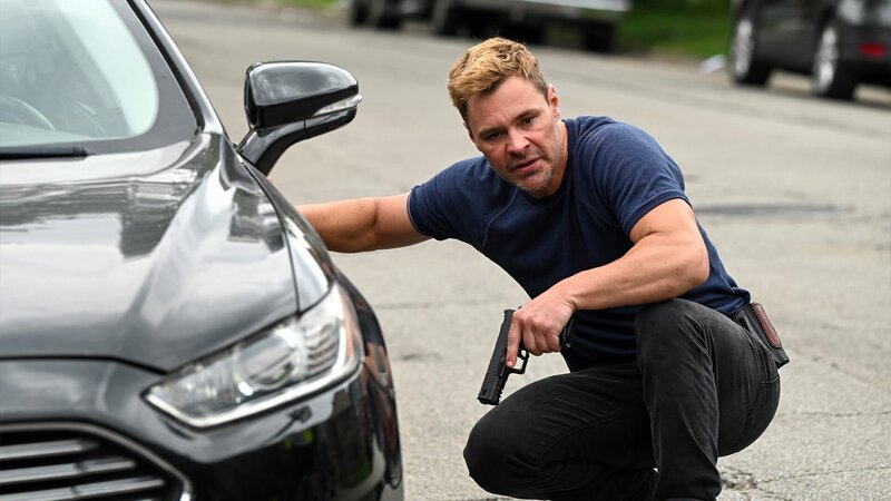 Adam Ruzek (Patrick John Flueger) – Bild: AXN Black