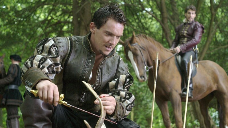 King Henry VIII (Jonathan Rhys Meyers, vorne) – Bild: AXN White