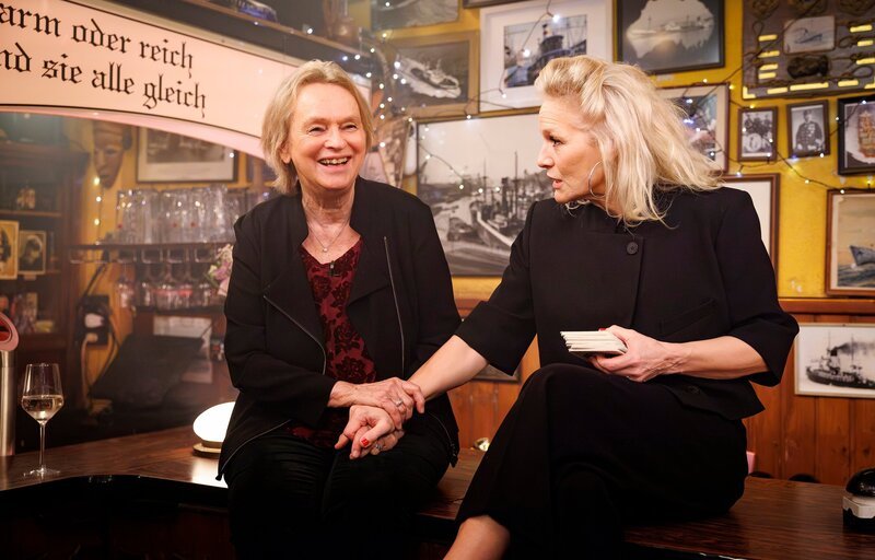 Elke Heidenreich und Ina Müller. – Bild: NDR/​Morris Mac Matzen