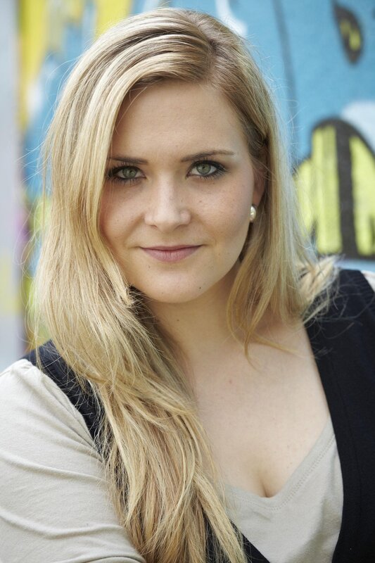Ermittlerin Gina Sander (Gina Ricarda Brand) – Bild: RTLup