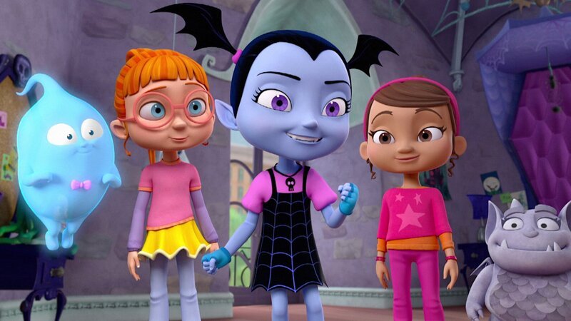 First from right: Poppy Peepleson, Second from right: Vampirina Hauntley – Bild: Disney Channel