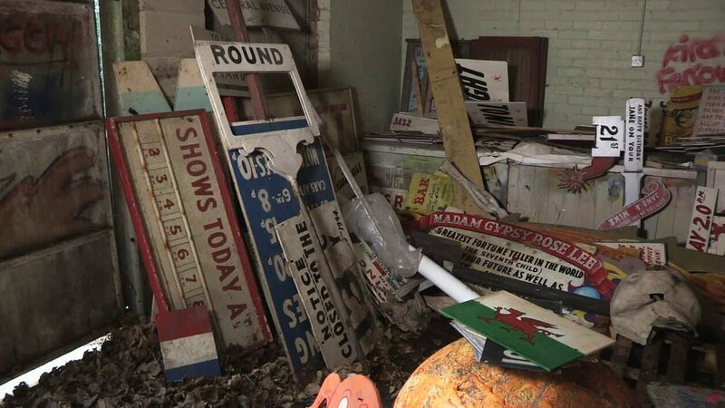 Fairground Signs Before (purchased at Coney Beach). – Bild: Curve Media