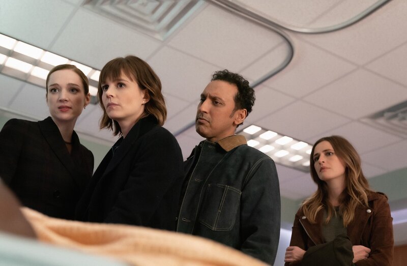 (v.l.n.r.) Mira Byrd (Kristen Connolly); Kristen Bouchard (Katja Herbers); Ben Shakir (Aasif Mandvi); Judy James (Megan Ketch) – Bild: CBS Broadcasting, Inc. /​ Gail Schulman
