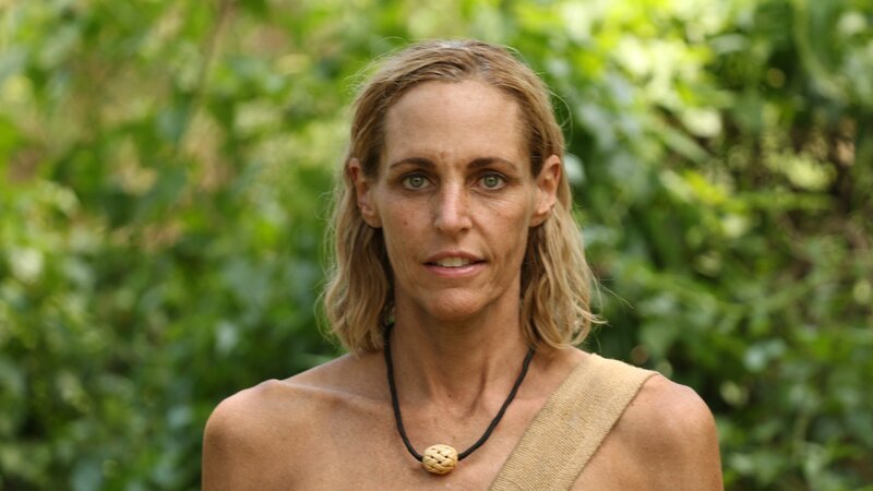 Karen standing in the Philippines. – Bild: Discovery Channel /​ Photobank 33885_ep214_046 /​ Discovery Communications