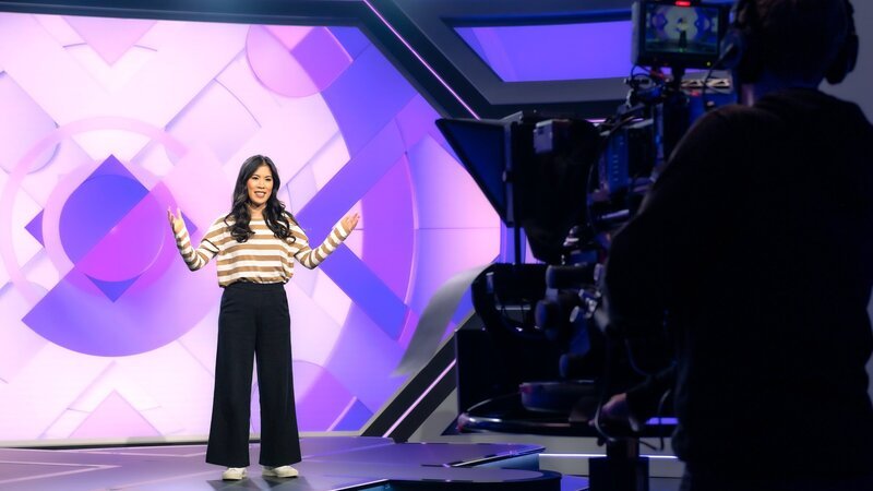Dr. Mai Thi Nguyen-Kim im Studio. – Bild: ZDF