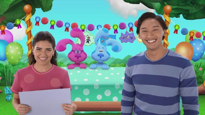 V.li.: Miranda (Adriana Vasquez), Magenta, Blue, Josh (Joshua Dela Cruz) – Bild: Paramount