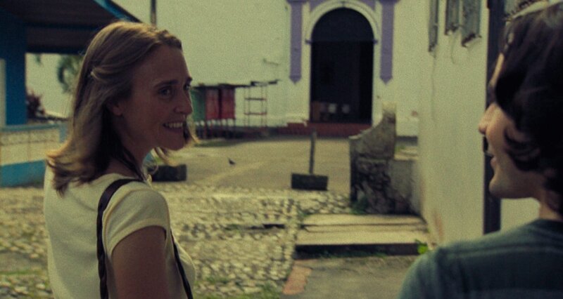 Peta Frampton und ihr Freund Chris Farmer reisen 1978 durch Mittelamerika. In Belize genießen sie das exotische, unbeschwerte Leben. – Bild: ZDF