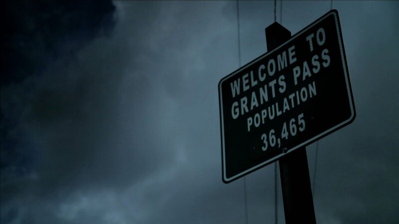 A sign in Grants Pass, Oregon, where one of the murders took a place. – Bild: Investigation Discocery /​ Discovery Communications