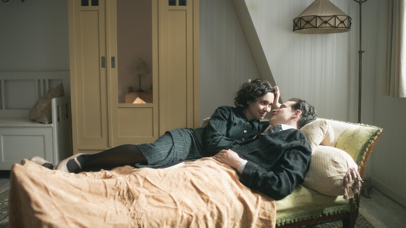 Tamara Romera Ginés (Dora Diamant), Joel Basman (Franz Kafka). – Bild: ORF/​Superfilm