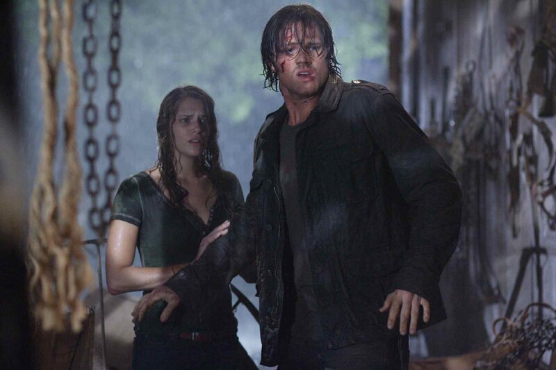 Wider Erwarten gelingt es Clay (Jared Padalecki, r.), seine Schwester Whitney (Amanda Righetti, l.) lebend zu finden. Doch das Glück ist ihm nicht mehr lange hold&nbsp;… – Bild: Paramount Pictures