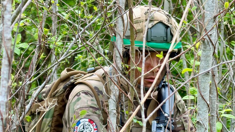 Französische Fremdenlegionäre trainieren im estnischen Wald. – Bild: ZDF