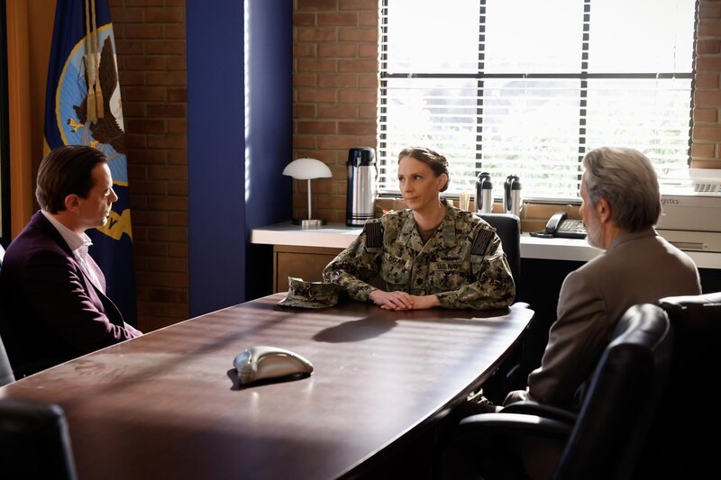 (v.l.n.r.) Timothy McGee (Sean Murray); Dr. Clara Logan (Christina Kirk); Alden Parker (Gary Cole) – Bild: Sonja Flemming