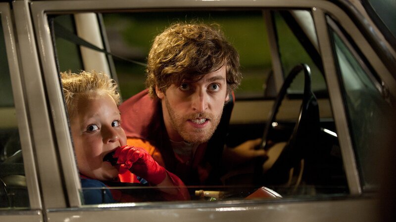 Wird Fuzzy (Thomas Middleditch, r.) den kleinen Albert (Jackson Nicoll, l.) wirklich für seinen Plan missbrauchen? – Bild: MKNS