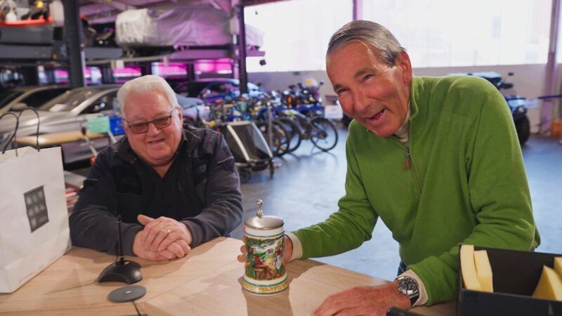 Rick and old business partner with beer mug – Bild: Warner Bros. Discovery /​ Philipp KÃ¼pper