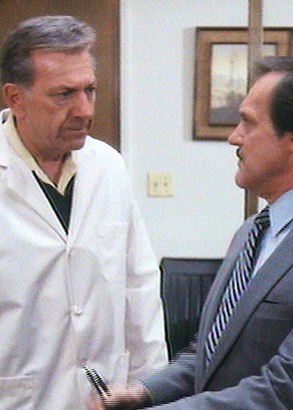 Dr. Asten (John S. Ragin, re.) und Quincy (Jack Klugman) – Bild: RTL