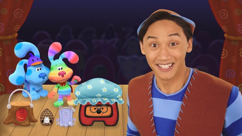 L-R: Pail, Blue, Mr. Salt, Rainbow Puppy, Slippery Soap, Sidetable Drawer, Josh (Joshua Dela Cruz) – Bild: Paramount