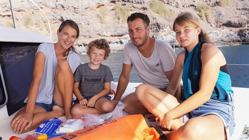 Mutter Natalie, Sohn Jonas, Vater Moritz und Tochter Sophie – Bild: SRG SSR/​ZDF/​Hans Jakobi