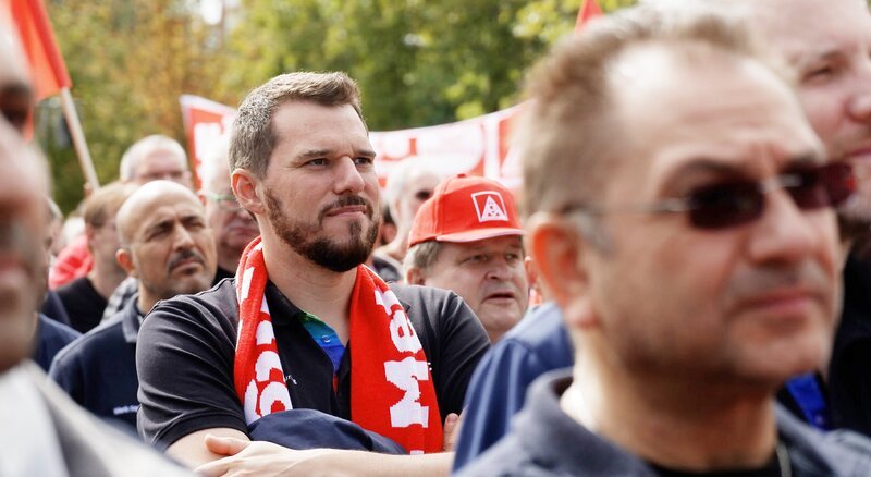 Bosch-Mitarbeitende in Feuerbach machen sich Sorgen um ihren Arbeitsplatz. Mehr als 20.000 Stellen sollen im Unternehmen abgebaut werden. – Bild: SWR
