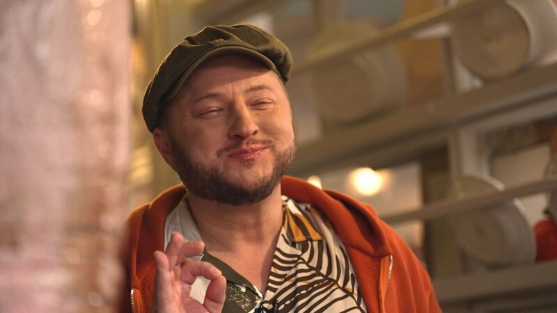 Sebastian Lege probiert den Iskender Döner in Bursa (Türkei). – Bild: RTL /​ Der beste Döner Deutschlands