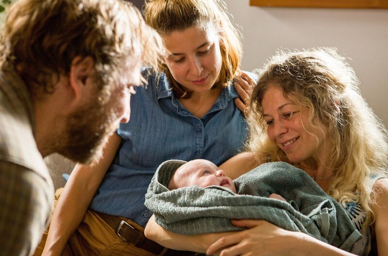 v.li.: Norbert (Christian Strasser), Agnes (Martina Ebm), Elisabeth (Hilde Dalik). – Bild: Allegro Film/​BR/​ORF/​Anjeza Cikopano