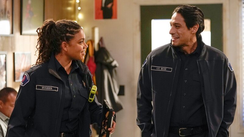 Victoria Hughes (Barrett Doss) und Theo Ruiz (Carlos Miranda) – Bild: SRF/​Motion Picture/​ABC Signature