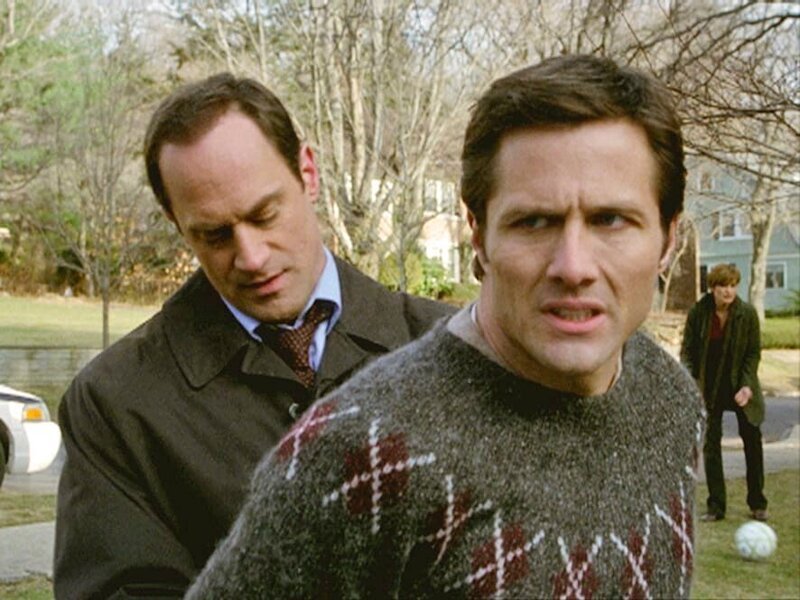 Stabler (Christopher Meloni, l.) verhaftet Dan Hoffman (Rob Estes), doch reichen die Beweise aus um ihn hinter Gitter zu bringen? – Bild: RTL II