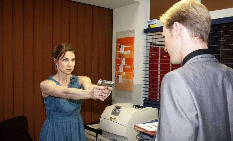 Wird Karin (Birge Funke) Ernst machen und Philip (Philipp Romann, r.) umbringen? – Bild: SAT.1