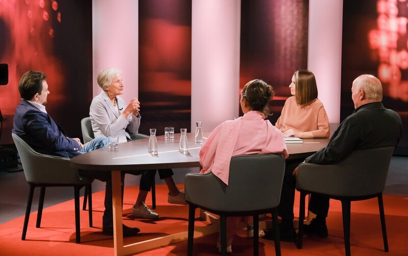 Gernot Rainer, Irmgard Griss, Barbara Stöckl, Herbert Lackner, Ursula Strauss. – Bild: ORF/​Günther Pichlkostner