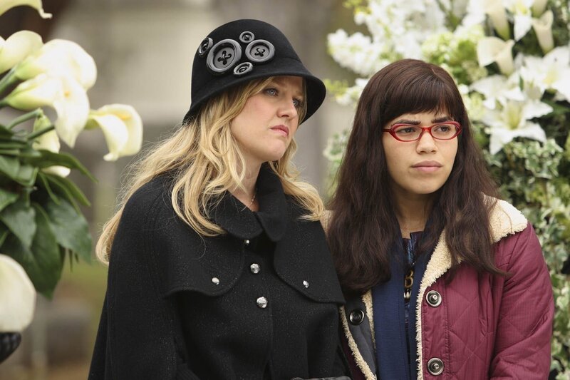 Ashley Jensen, America Ferrera – Bild: PLURIMEDIA (ABC Studios)