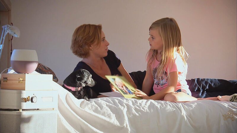 Hilary with her seven-year-old daughter. – Bild: HGTV