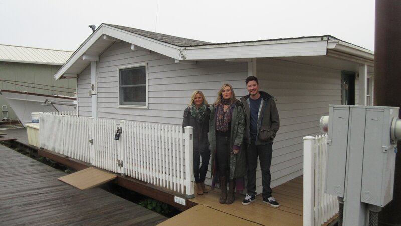 Homebuyers Courtney and Murph have two different styles, she wants funky and he wants a lodge feel. Realtor Myra hopes this tiny house may have a mix for each of them. Located in Portland, OR. As seen on HGTV’s Tiny House Hunters. – Bild: Scripps