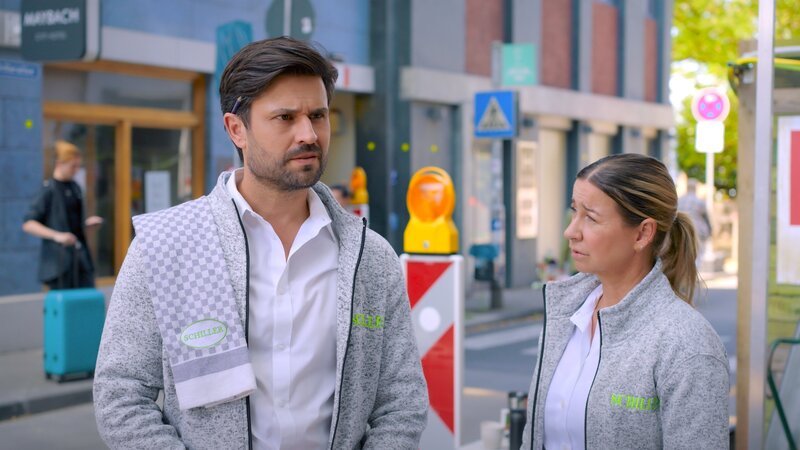 Ute (Isabell Hertel) bringt Paco (Milos Vukovic) ins Grübeln darüber, wo er die Grenze zwischen Privatleben und Öffentlichkeit ziehen soll. – Bild: RTL